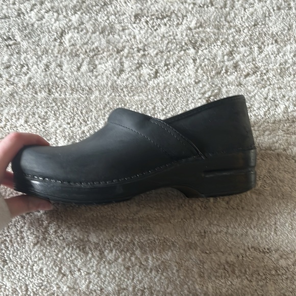 BUNDLE Women’s 2 Pack Dansko Black Clogs Size 40 - Picture 8 of 12